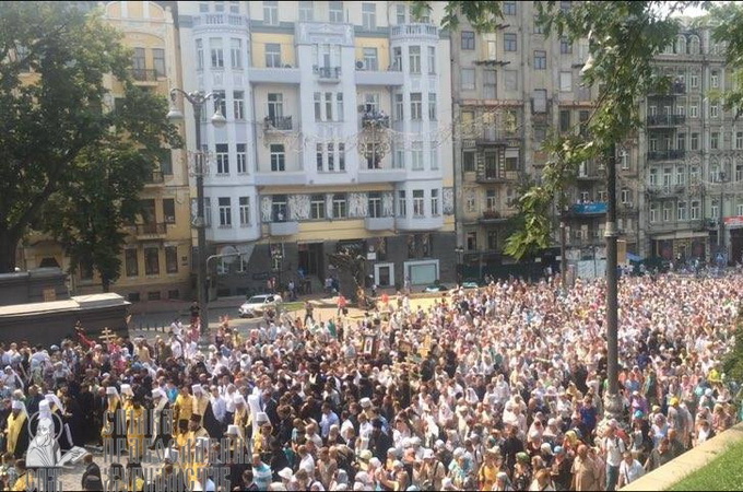 100 thousand believers took part in Cross procession in Kiev