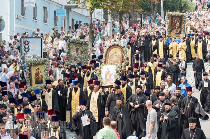 В Киеве прошел самый массовый Крестный ход в Украине (ФОТО)