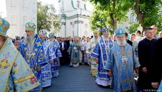 Предстоятель УПЦ и тысячи верующих почтили икону  Почаевской Божией Матери