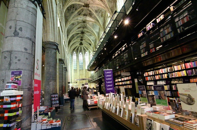 Dutch churches let out for bars and book stores