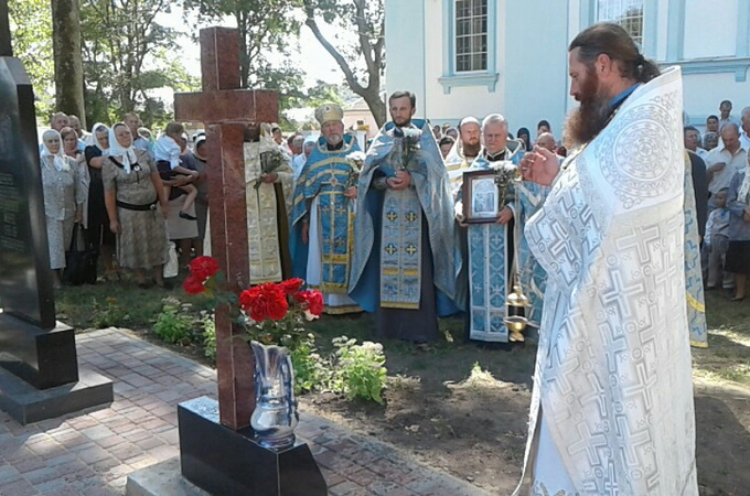 В Ровенской епархии УПЦ освятили памятный знак односельчанам, погибшим в зоне АТО