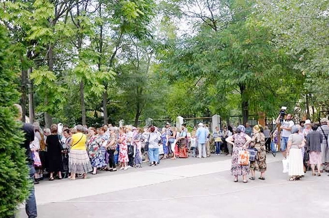 В єпархіях УПЦ зібрали допомогу для нужденних та школярів-сиріт (ФОТО, ВІДЕО)