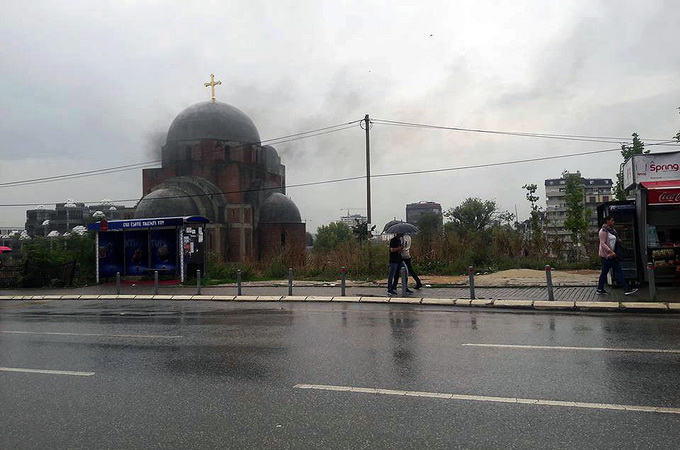 В Косово вандали підпалили храм Христа Спасителя (ВІДЕО)