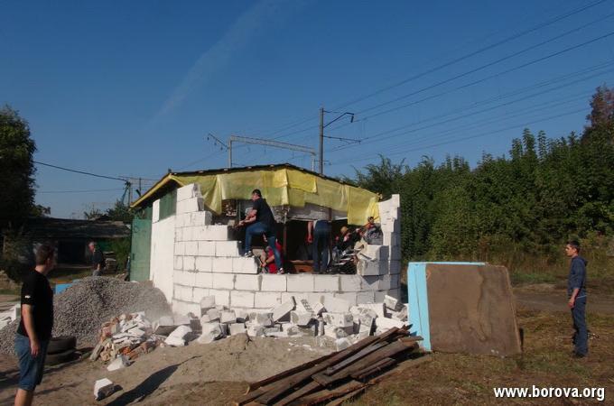 Віруючі УПЦ з Київської області розповіли, як радикали руйнували їхню церкву (ВІДЕО)