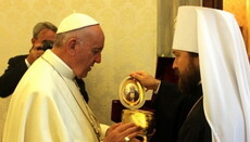 Предстоятель РПЦ подарував Папі Римському частку мощей Серафима Саровського