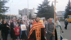 Верующие прошли в молитвенном Крестном ходе вокруг Ужгорода (ФОТО)