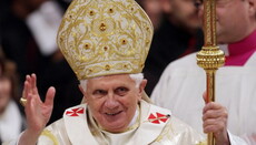 Папа Бенедикт пішов у відставку на рік раніше через чемпіонат з футболу