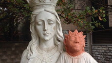 Канадская художница изуродовала статую Девы Марии с младенцем  Иисусом