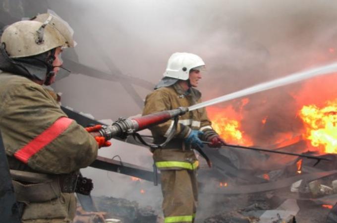 Невідомі у масках підпалили храм святих Кирила і Мефодія в Павлограді (ФОТО)