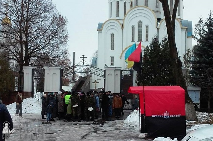 Радикали відновили атаки на єдиний храм УПЦ в Тернополі (ФОТО)