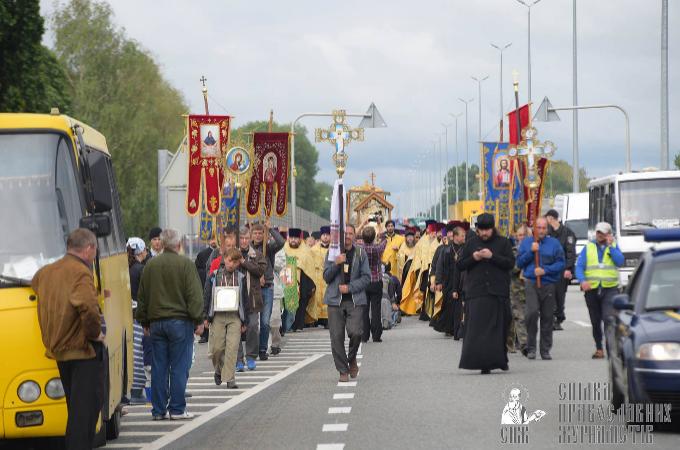 70% громадян України вважають себе віруючими, – соцопитування (ВІДЕО)