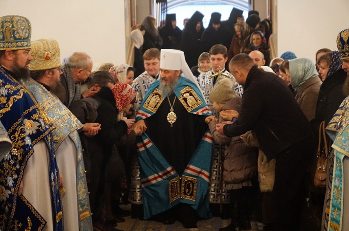 Предстоятель УПЦ: У храмі є благодать, яка допомагає людині в молитві