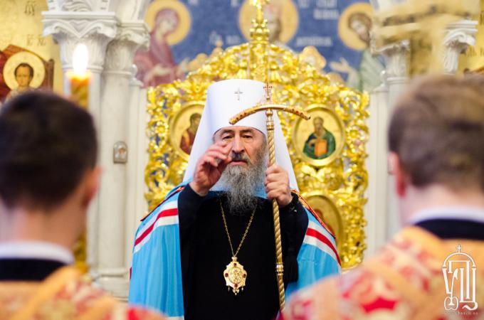 His Beatitude Onufry awards rector of St. Barbara’s Church in Kiev