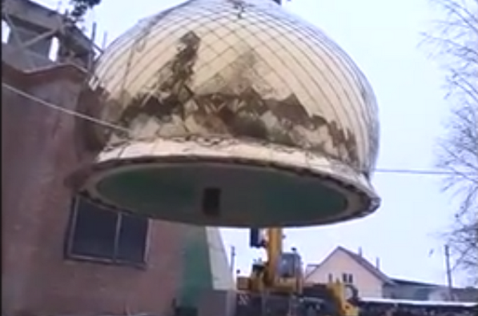 The dome is raised on Rokhmanov UOC temple instead of the church seized by Kiev Patriarchate  