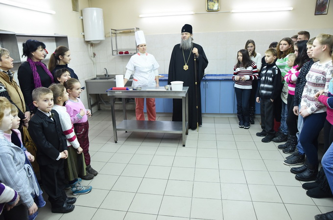 У Запорізькій єпархії УПЦ дітей-сиріт вчили готувати з вірою