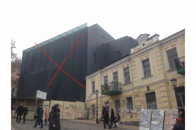 Петиция с требованием снести новый фасад Театра на Подоле набрала 10 тысяч подписей