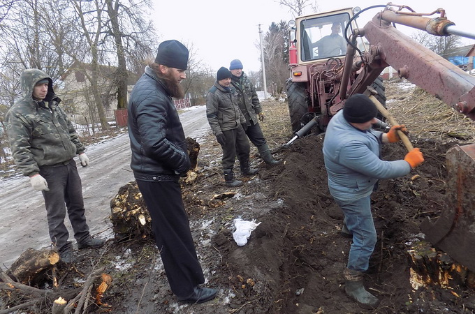 Будівництво храму УПЦ в Катеринівці триває: громада просить молитовної підтримки (ФОТО)