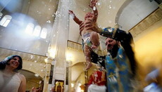 У свято Хрещення Господнього Патріарх Грузії Ілія II хрестив 800 дітей (ВІДЕО)
