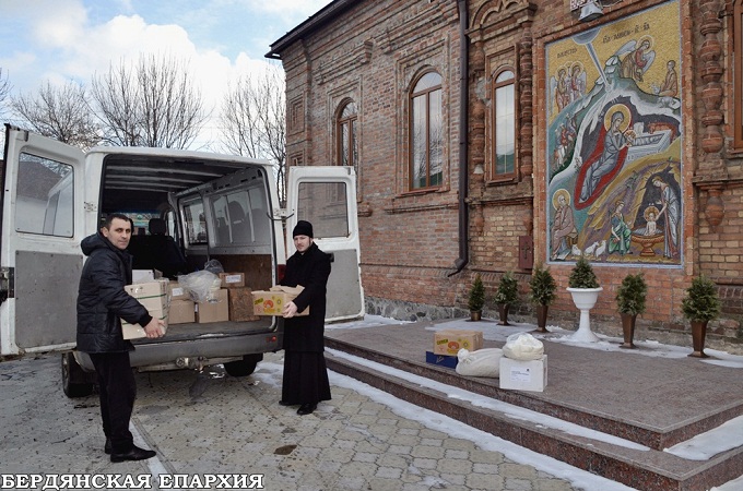 Горловская и Бердянская епархии УПЦ оказали помощь беженцам из Авдеевки