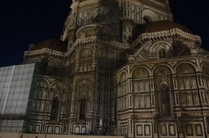 Florence Cathedral Santa Maria del Fiore struggling with vandals using «digital graffiti»