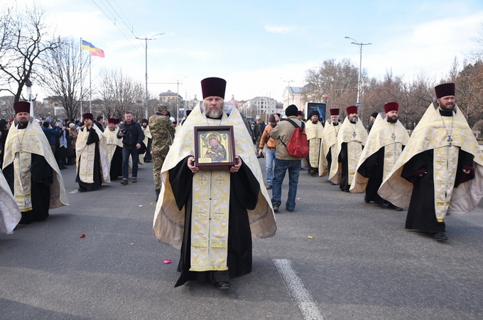 Запорожские верующие обрели новую святыню со дна Днепра 