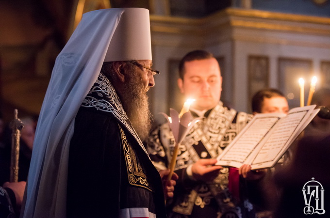 У Київській Лаврі Предстоятель УПЦ звершив Акафіст Страстям Господнім (ФОТО)