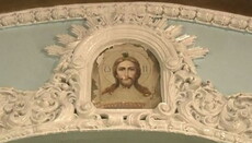 У Красноярську з-під фарби, яка осипалась, виступила фреска Спаса Нерукотворного