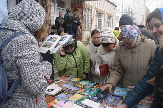 В День православной книги в Энергодаре организовали «книжный круговорот»