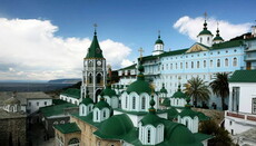 У монастирях Святої Гори Предстоятель підніс молитви за Україну та УПЦ