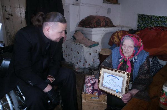 The oldest resident of Ukraine keeps faith in people