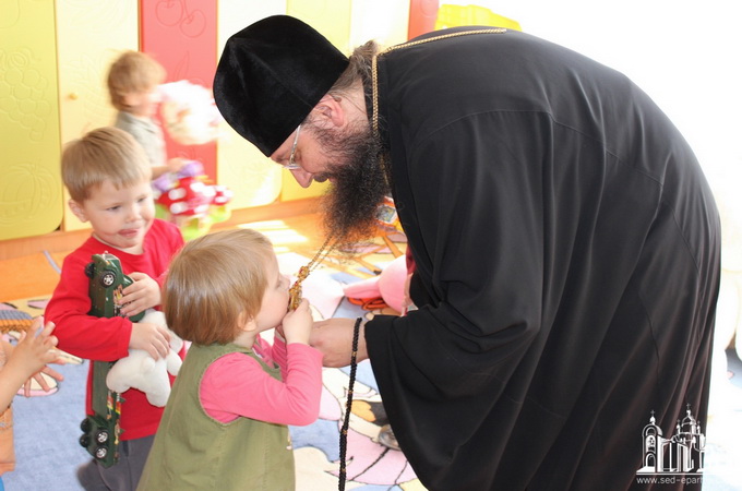 Kiev – Lugansk humanitarian mission: Believers of UOC deliver aid to orphans