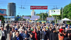 Віруючі УПЦ провели Хресний хід і молитовне стояння біля Кіровоградської ОДА (ВІДЕО)