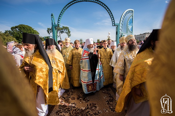 Священик – це посередник між Богом та людьми, – Предстоятель УПЦ (ВІДЕО)