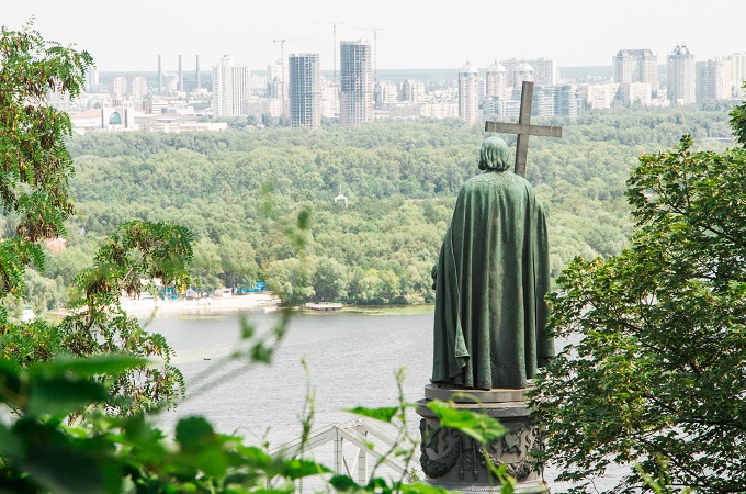 Ко Дню Крещения Руси привели в порядок памятник князю Владимиру 