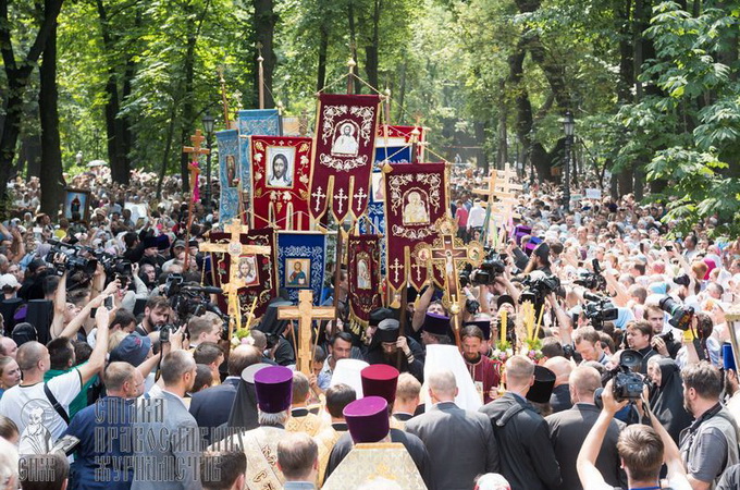 Експерт: Влада проігнорувала Хресний хід УПЦ через страх