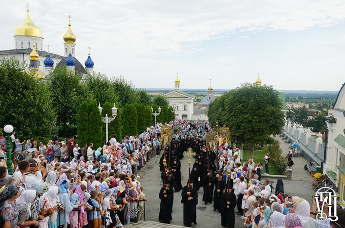 У Почаївській лаврі віряни з усього світу вшанували Покровительку обителі (ФОТО)