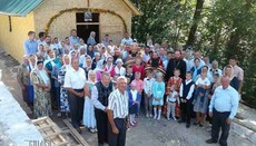 В селе Бутин прошли первые богослужения во временном храме УПЦ