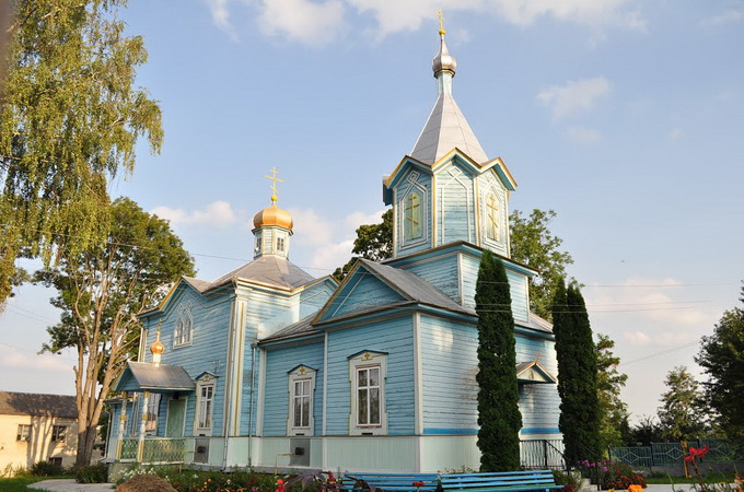 Філаретівці намагалися зірвати богослужіння громади УПЦ у Котюжинах (ВІДЕО)