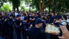 Right-wing radicals chase the gay-parade in Odessa