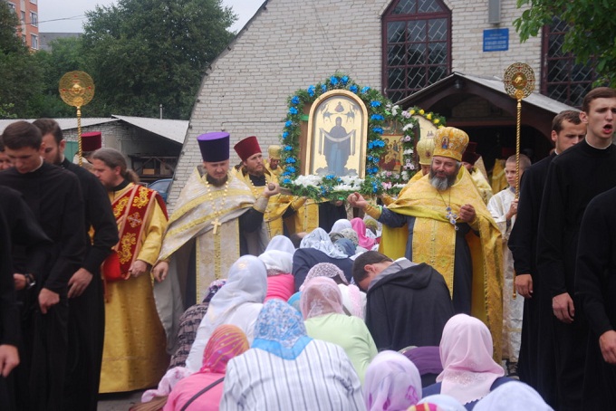 Хресний хід у Луцьку зібрав більше тисячі вірян (ФОТО)