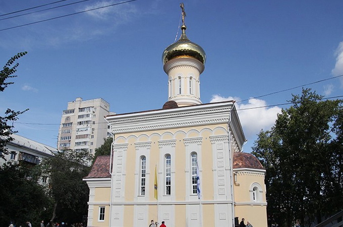 На месте высадки из поезда Царской семьи в Екатеринбурге освятили храм 