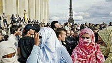 В Париже мусульманам разрешили молиться в склепе под католическим храмом
