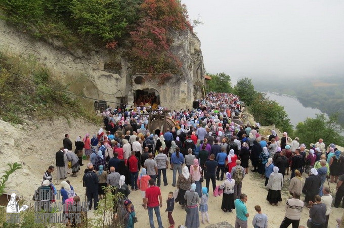 «Тут ближче до Бога»: як пройшло престольне свято у Лядовському монастирі