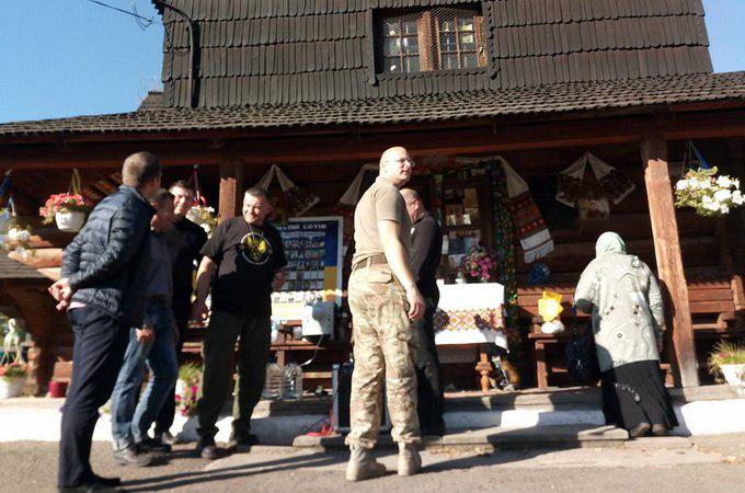 Уніати зрізали замки з храму в Коломиї і провели в ньому службу