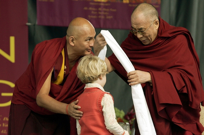 Особистого помічника Далай-лами усунули від обов'язків через звинувачення в корупції