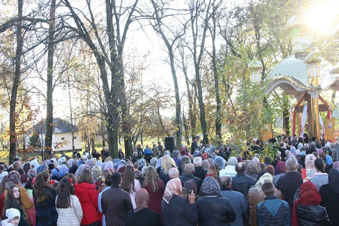 П'ятиметровий поклінний хрест освятили в селі Білки Іршавського району