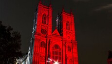 Церкви и школы Британии подсветят красным в знак поддержки гонимых христиан