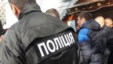 Police help schismatics take over the UOC temple in vlg. Stary Gvozdets (VIDEO)