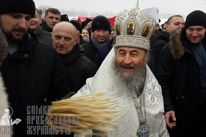 Блаженніший Онуфрій освятив води Дніпра (ФОТО, ВІДЕО)