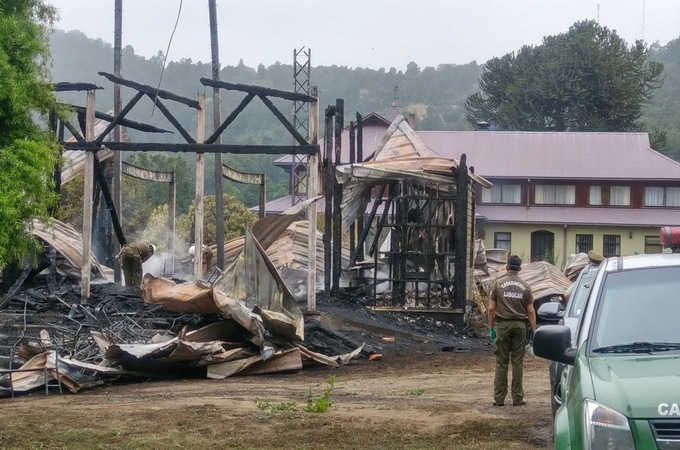 В Чили неизвестные сожгли еще один костел после приезда папы римского